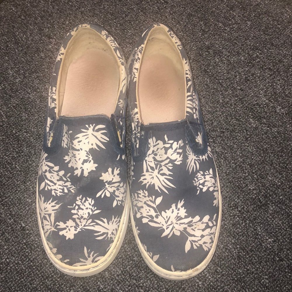 Ugg slide sneakers 